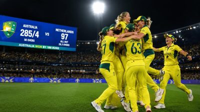 Australia extend winning World Cup start
