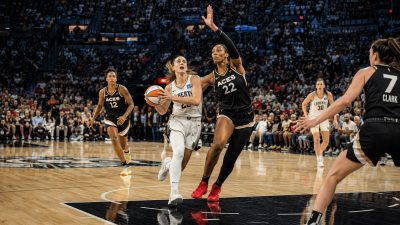 Wings catch fire in 4th